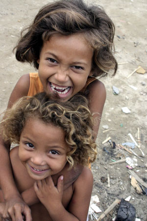 928775_slumkidsmexicoshantytown (300x450, 54Kb)